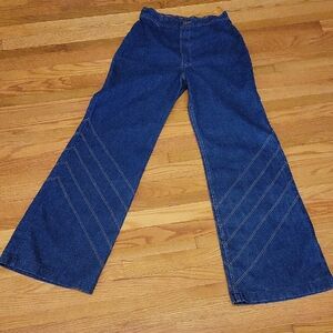 Vintage 70's Wrangler bell bottom jeans size 13/14, with stitching detail